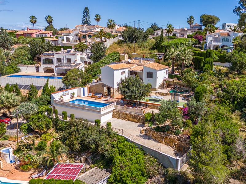 Foto 9f852c50-ce75-4e3c-96ed-b15d4b9dfc49. Chalet en venta en denia este acogedor y soleado chalet de estilo rústico, con unas vistas impresionantes al montgó en Dénia