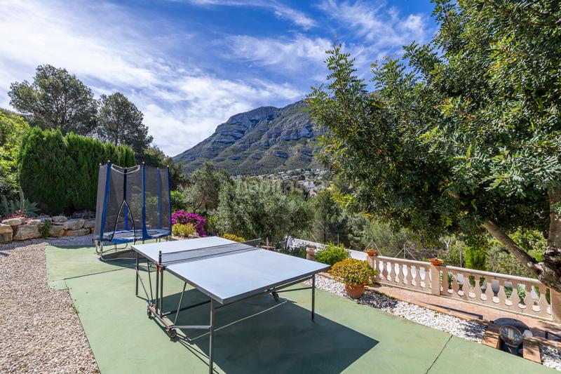Foto bae3ca81-0879-4dc4-9235-99d509a2493d. Chalet en venta en denia este acogedor y soleado chalet de estilo rústico, con unas vistas impresionantes al montgó en Dénia