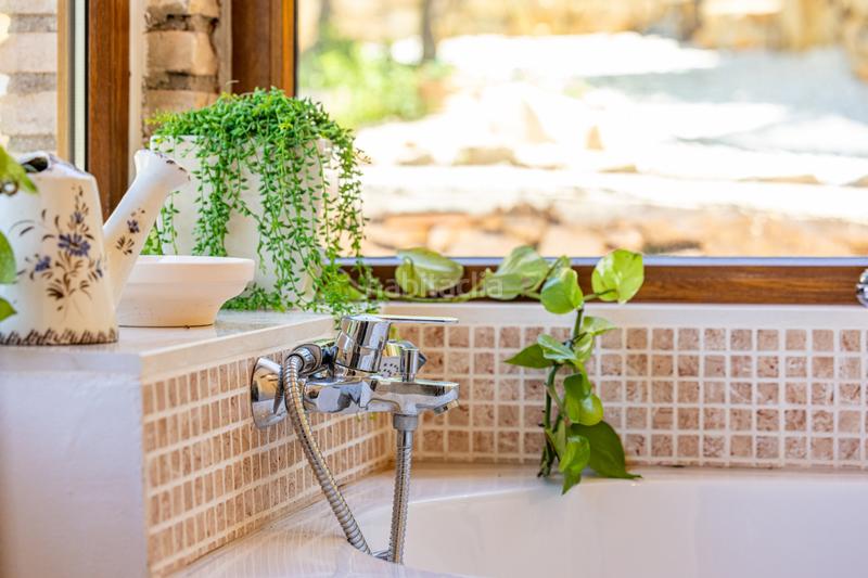 Foto bc7d658c-118e-4b0b-8120-da51077b3ab8. Chalet en venta en denia este acogedor y soleado chalet de estilo rústico, con unas vistas impresionantes al montgó en Dénia