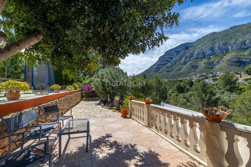 Foto c313cebd-b9cc-495a-9b48-90c990c70b45. Chalet en venta en denia este acogedor y soleado chalet de estilo rústico, con unas vistas impresionantes al montgó en Dénia