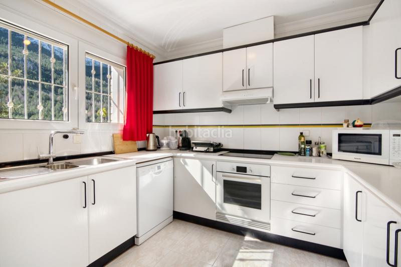 Foto 13b2e0e1-838c-46cc-bf4a-d509ee9ebde2. Chalet avec cheminée chauffage parking piscine dans Dénia