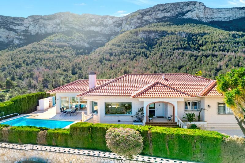 Foto 271db8e9-179a-4543-8d39-694b0b8df9f3. Chalet avec cheminée chauffage parking piscine dans Dénia