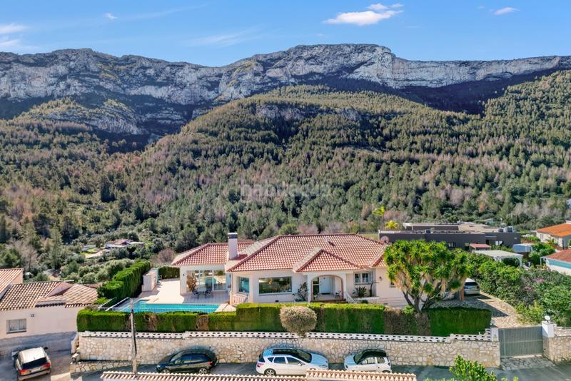 Foto 7746df76-2b1e-443c-98ba-ee6dec7b0648. Chalet avec cheminée chauffage parking piscine dans Dénia