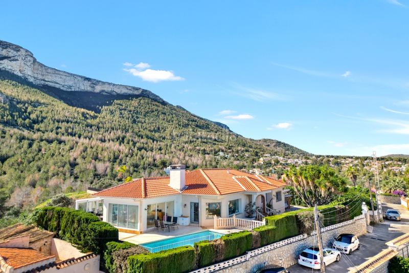 Foto b5e80182-bc6b-4d32-b980-d1f1fbc58b48. Chalet avec cheminée chauffage parking piscine dans Dénia