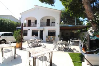 Chalet en Las Rotas / Les Rotes. Venta de chalet  en la prestigiosa zona de las rotas de dénia