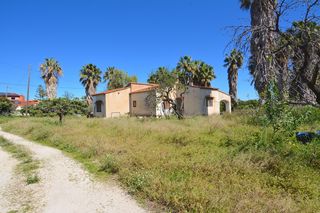 Xalet a La Xara-La Sella. Sobre una parcela de 5.000m2 llanos nos encontramos con dos chal
