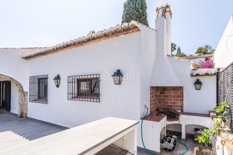 Foto 0554f9ab-c620-4d38-8df2-231d5e99b004. Xalet amb xemeneia calefacció aparcament piscina a Xàbia