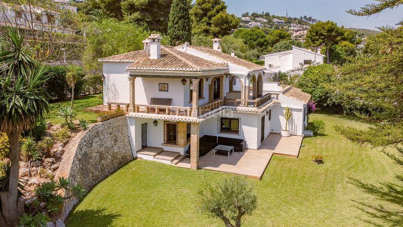 Foto 12338e98-32f9-45db-bc72-4a973dbac920. Xalet amb xemeneia calefacció aparcament piscina a Xàbia