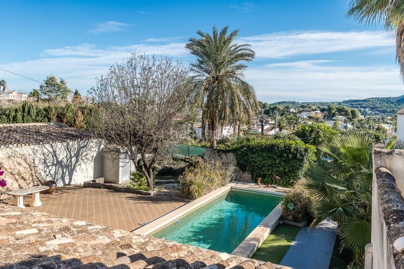 Foto dbfb24ce-4162-42b1-93ae-ab369c04b71f. Xalet amb xemeneia aparcament piscina a Partida Tosal - Zona dels Castellans Xàbia