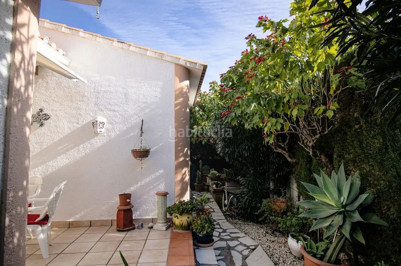 Foto f8b8cb48-12e6-44cd-b904-008699a921a8. Xalet amb xemeneia calefacció aparcament piscina a Dénia