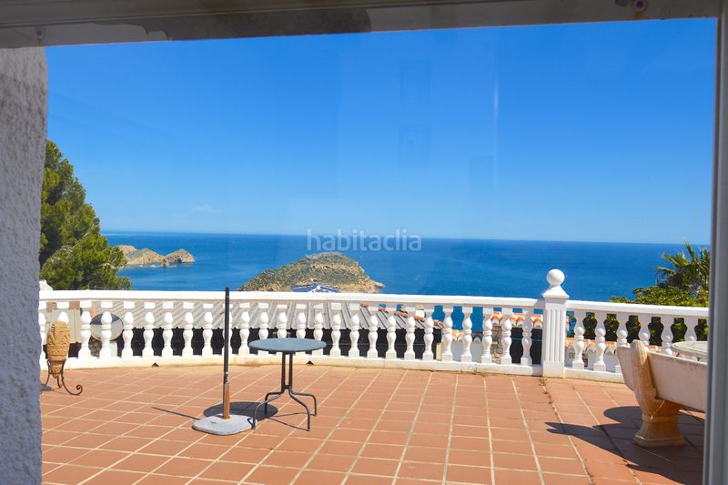 Foto 1290fb2d-8e8b-47e3-8cf3-c97c936593f8. Xalet amb xemeneia calefacció aparcament piscina a Xàbia