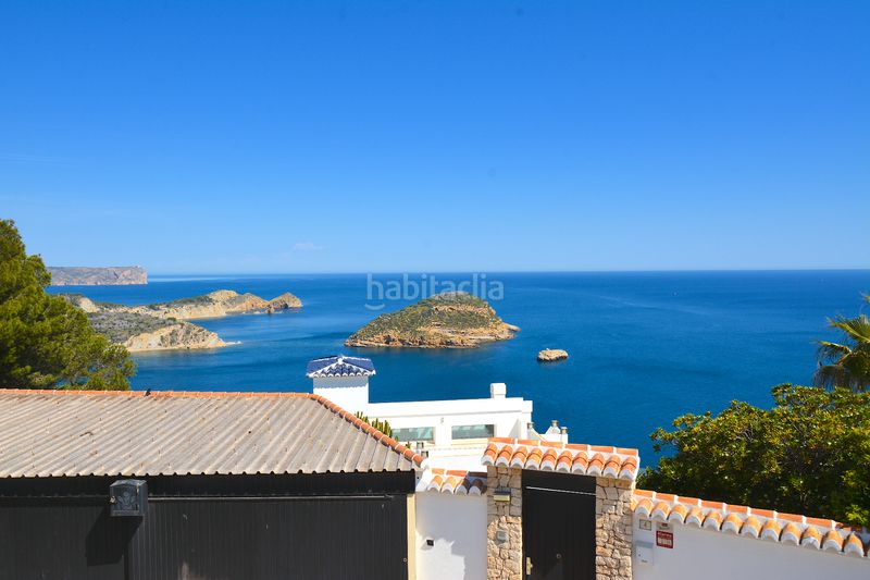 Foto 55e1a4a8-2d33-4cde-a80a-76839c358af1. Xalet amb xemeneia calefacció aparcament piscina a Xàbia