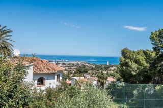 Chalet à El Montgó. Oportunidad de inversión: villa con vistas espectaculares al mon