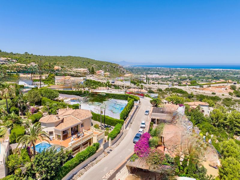 Foto f8fa44bd-85c7-408e-b86c-d4edbbe566e4. Xalet amb xemeneia calefacció aparcament piscina a Dénia
