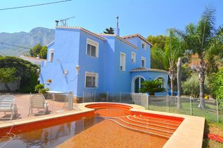 Chalet  Camí assagador de cabanes 51. Bonito chalet en una buena zona residencial
