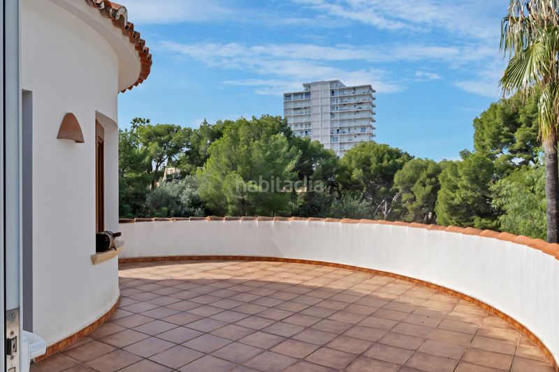 Foto a9c1f2d3-01d3-4854-8790-49b994435624. Xalet amb xemeneia calefacció aparcament piscina a Dénia