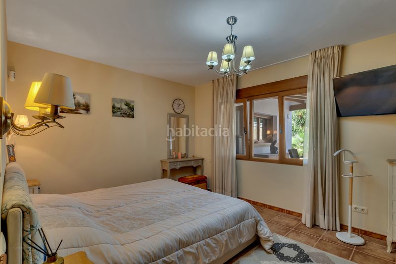 Foto f00509b5-b0ed-49a1-8c30-99bf55edeee7. Xalet amb xemeneia calefacció aparcament piscina a Dénia