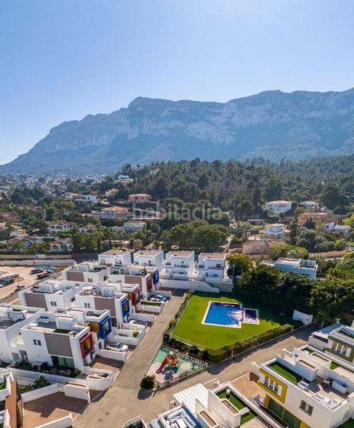 Foto 0d999059-281b-4f92-8cb4-f9496f36d879. Casa aparellada amb aparcament piscina a El Montgó Dénia
