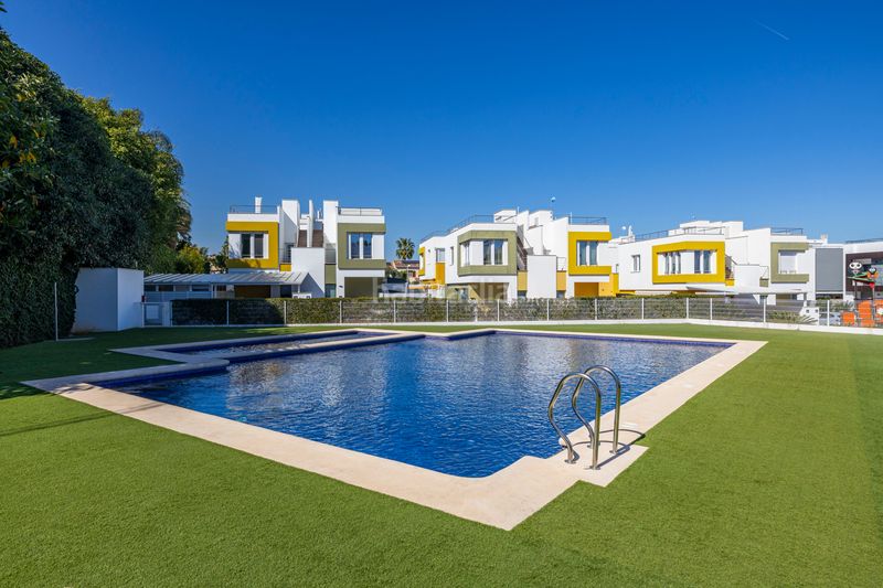 Foto 6fa91175-cf11-41b9-bb7e-0bb7e1e8e358. Casa aparellada amb aparcament piscina a El Montgó Dénia