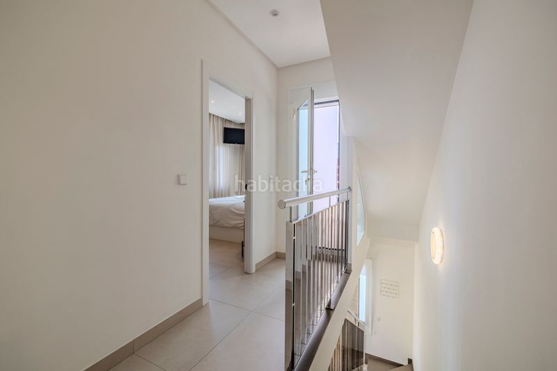 Foto ae76d200-018a-4a37-bbbb-8c373cdd3133. Casa aparellada amb aparcament piscina a El Montgó Dénia
