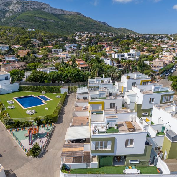 Foto c63c9bdb-a1e0-4275-a904-8069f04f827f. Casa aparellada amb aparcament piscina a El Montgó Dénia