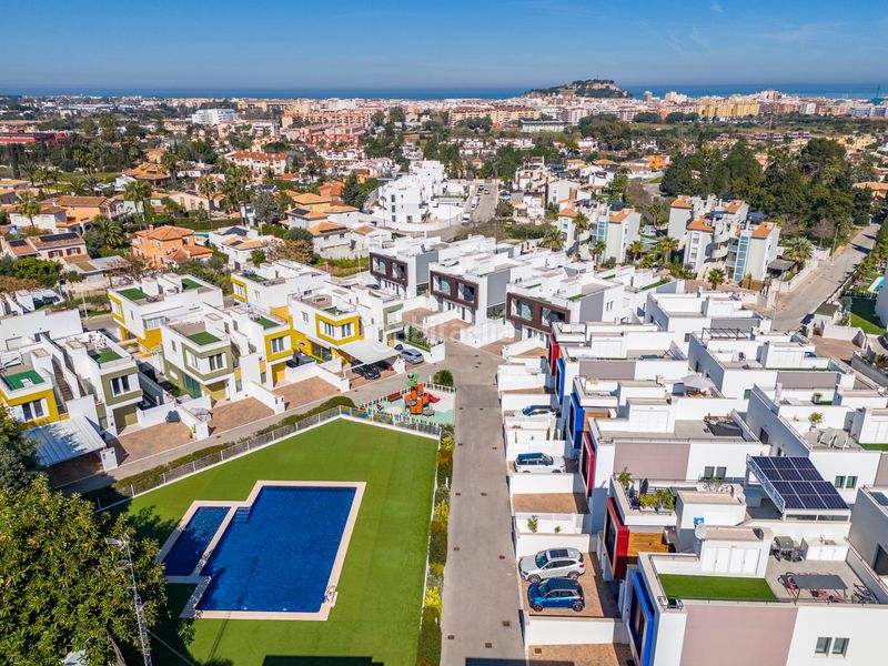 Foto c7e383c4-e4f6-4a22-b23e-1ab3547769b3. Casa aparellada amb aparcament piscina a El Montgó Dénia
