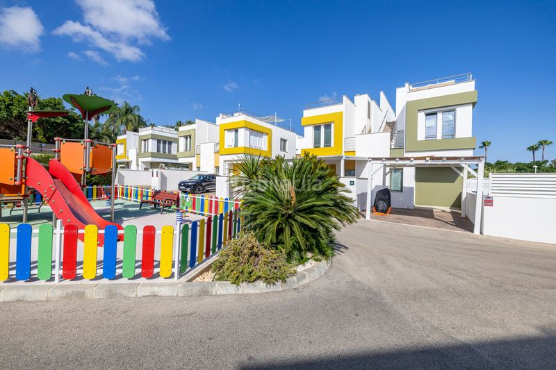 Foto d5464eaf-506e-4517-8bb0-14da460e075f. Casa aparellada amb aparcament piscina a El Montgó Dénia