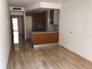 Flat in Carrer de juan sebastián elcano 5. ¡inversión con rentabilidad inmediata! piso con gran terraza pri