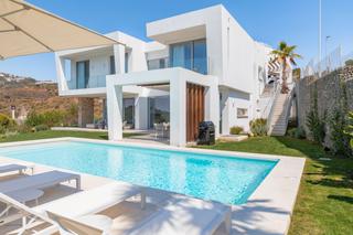 Chalet in Bahía de Marbella. Villa de 5dormitorios en urb.santa clara de marbella (málaga)