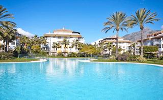 Pis a Avenida príncipe salman 1. La dama de noche a 5 minutos andando de puerto banús, apartament