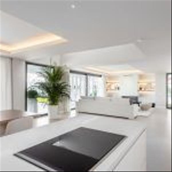 Foto 0fac0e43-ff10-4c66-aaa3-7c5fa3c9df5a. Casa villa moderna a estrenar con vistas al mar en urb.Cancelada entre marbella y . en Estepona