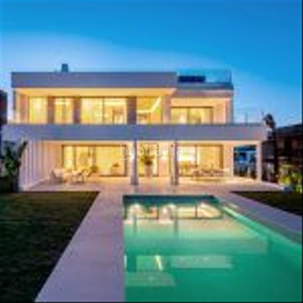 Foto 102269c5-ea26-45a4-988c-f7d70f17f3ac. Casa villa moderna a estrenar con vistas al mar en urb.Cancelada entre marbella y . en Estepona