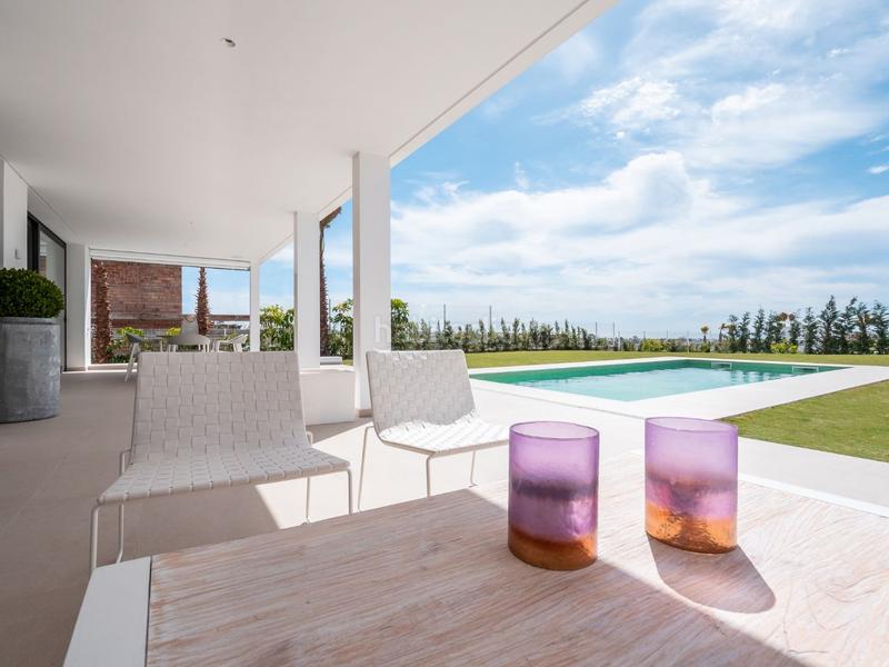 Foto 26d212ab-d6ab-4569-9fe5-8d516088c660. Casa villa moderna a estrenar con vistas al mar en urb.Cancelada entre marbella y . en Estepona