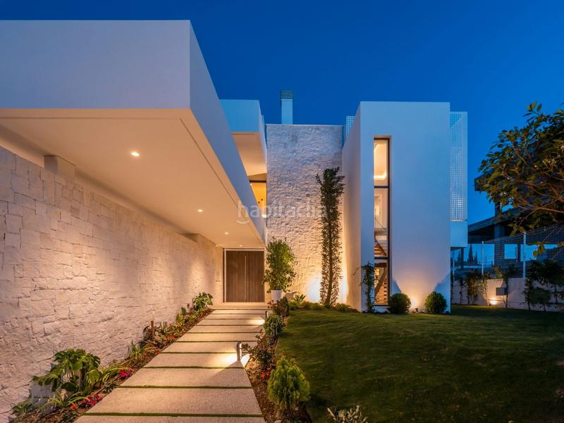 Foto 3ccfb9bf-337e-47b0-941a-cd7df7753d51. Casa villa moderna a estrenar con vistas al mar en urb.Cancelada entre marbella y . en Estepona