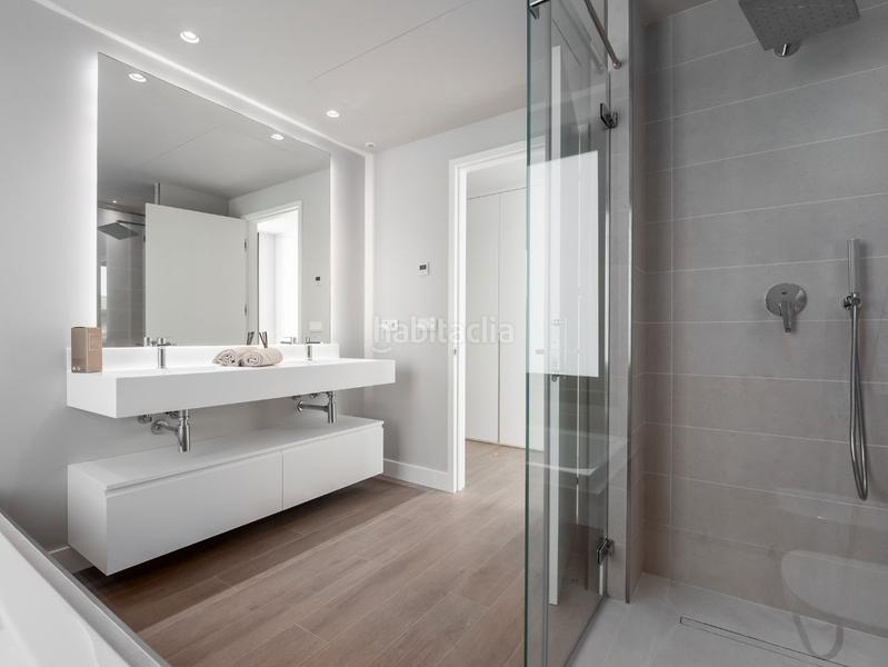 Foto b3b661db-6e33-4d56-a967-a9b9b9aa93dc. Casa villa moderna a estrenar con vistas al mar en urb.Cancelada entre marbella y . en Estepona