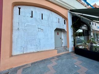 Local Comercial a Las Cañadas. Local diáfano y en bruto en avda.mijas, muy transitada.