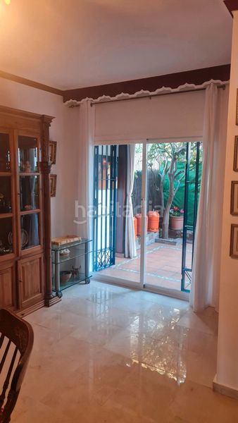 Foto 3dbc842d-2d5d-47e3-9bbb-20fbd5a7fffa. Casa adossada amb xemeneia piscina a San Pedro de Alcántara Pueblo Marbella