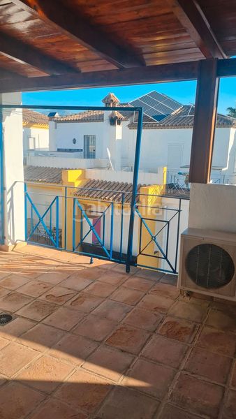 Foto 79f7f97f-a89d-47a7-a308-4ac985527971. Casa adossada amb xemeneia piscina a San Pedro de Alcántara Pueblo Marbella