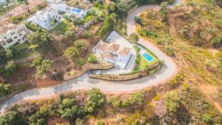 Xalet a Ojén. Villa renovada integramente con vistas abiertas y panorámicas a