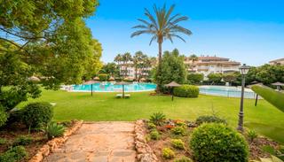 Apartament a Santa María. Planta baja con 3dorm.2 baños y peq.jardin privado en urb.la dam
