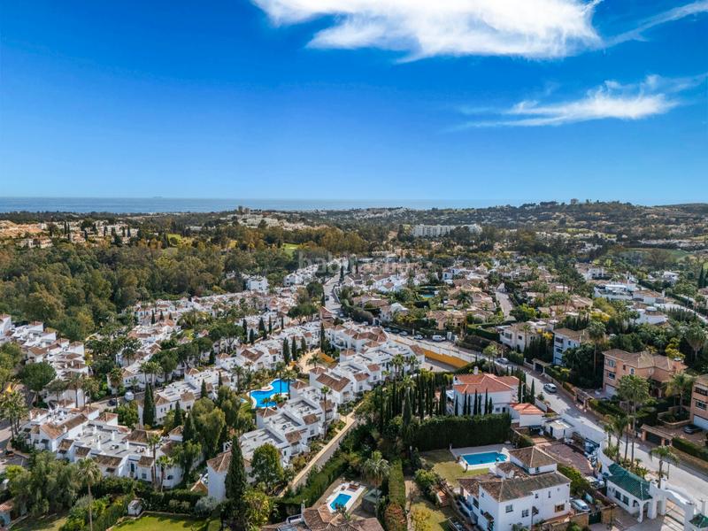 Foto 48959c51-251f-4f9f-9742-1bb34d06e99f. Chalet mit parking pool in Nueva Andalucía centro Marbella