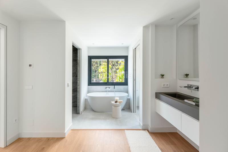 Foto 82d0b891-1eda-4edf-9f21-23465faf8e2c. Chalet mit parking pool in Nueva Andalucía centro Marbella