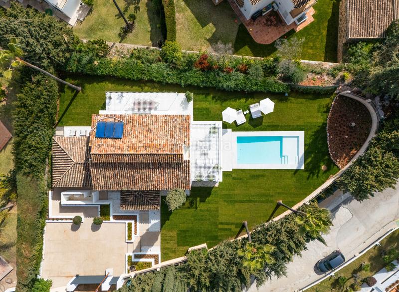 Foto 9c4c3439-3bca-48c7-8d57-3f42d85f75af. Chalet mit parking pool in Nueva Andalucía centro Marbella