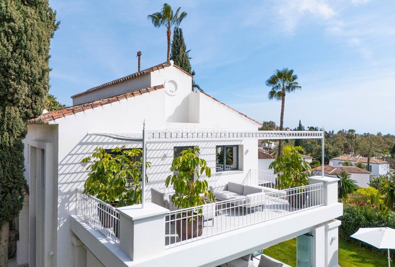 Foto b4f01ec1-31fa-4877-917d-bd3d3f0a5660. Chalet mit parking pool in Nueva Andalucía centro Marbella