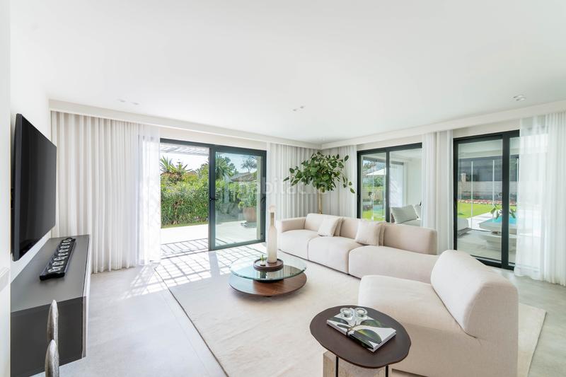 Foto f978ea2c-27ae-4145-813c-64e15a28c336. Chalet mit parking pool in Nueva Andalucía centro Marbella