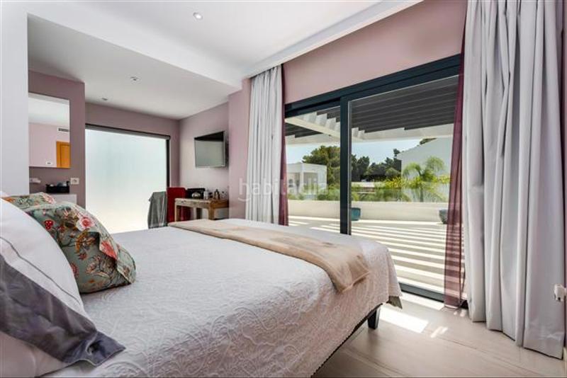 Foto 83ac41b0-5185-4ff2-905f-b45f1bbf1d25. Chalet mit kamin pool in Nueva Andalucía centro Marbella