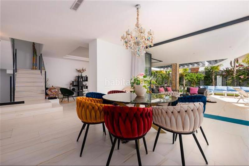 Foto abc37ba7-2e6a-46c3-b279-873aa9ba8931. Chalet mit kamin pool in Nueva Andalucía centro Marbella