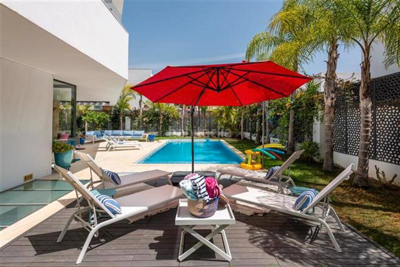 Foto d3b52231-5fa7-460b-bc40-ba9c22ac2cd1. Chalet mit kamin pool in Nueva Andalucía centro Marbella