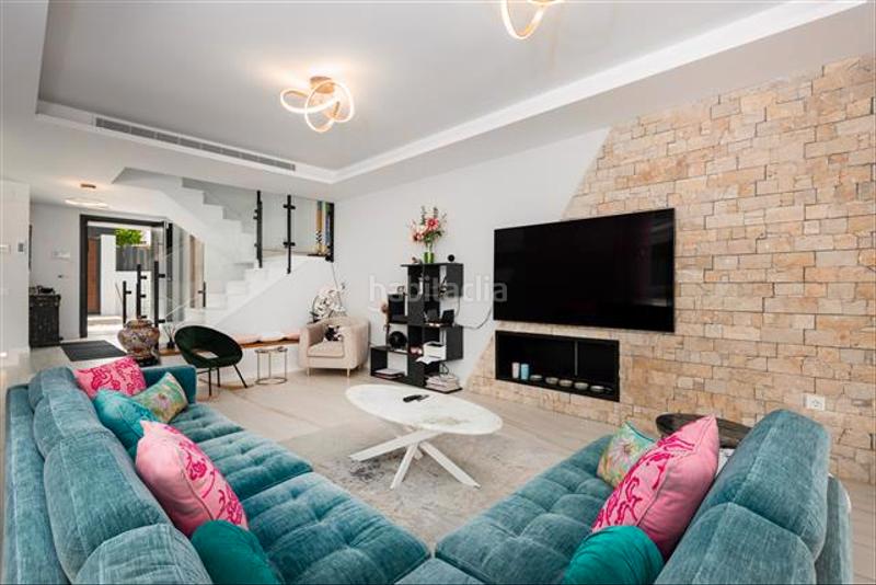 Foto e05fc4da-8ba6-432b-977f-4d2102c3c673. Chalet mit kamin pool in Nueva Andalucía centro Marbella