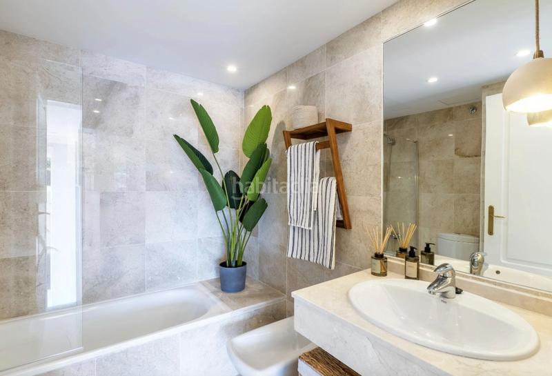 Foto ebd45403-ca78-4f76-b352-47e6181db867. Attico con parcheggio piscina in Río Real Marbella